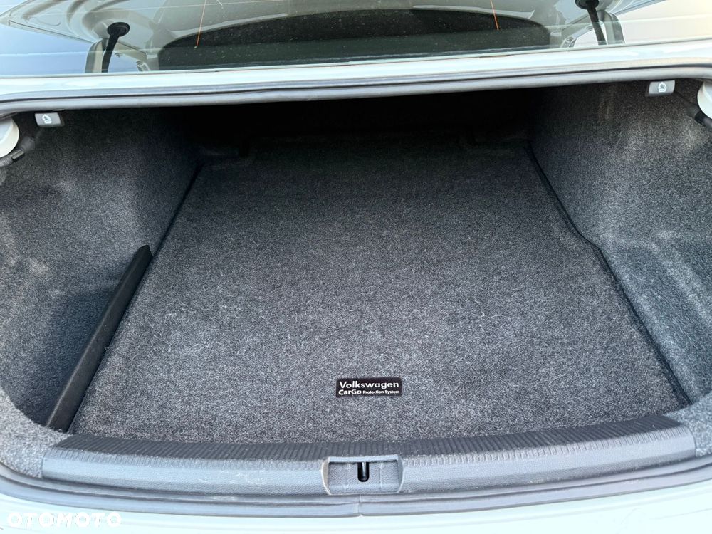 Volkswagen Passat - 27