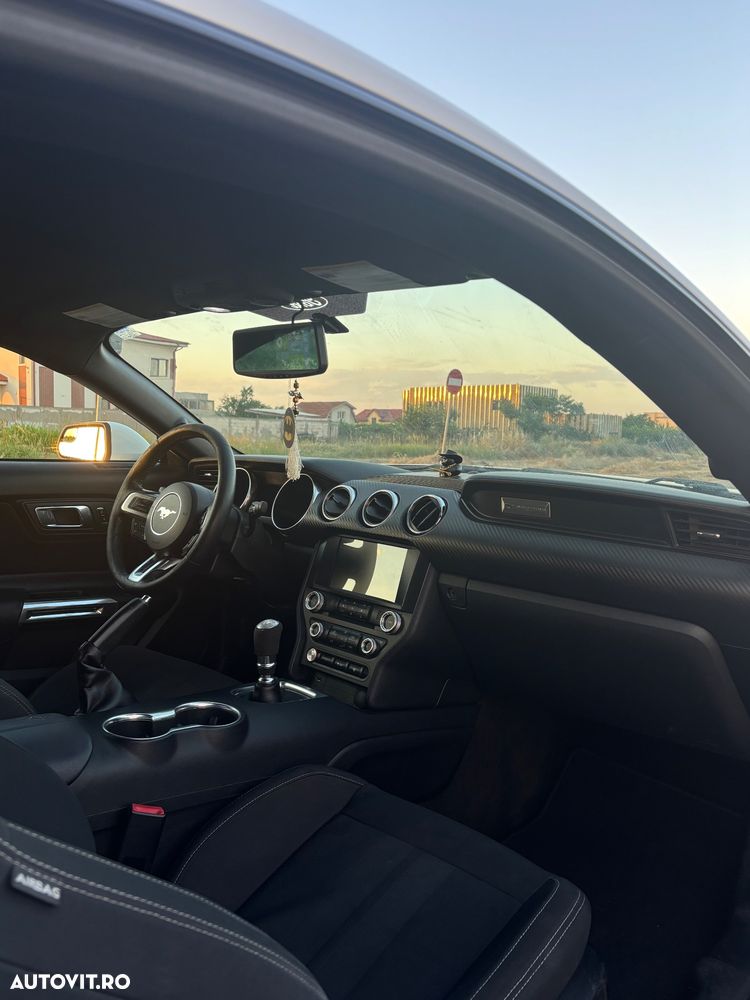 Ford Mustang - 7