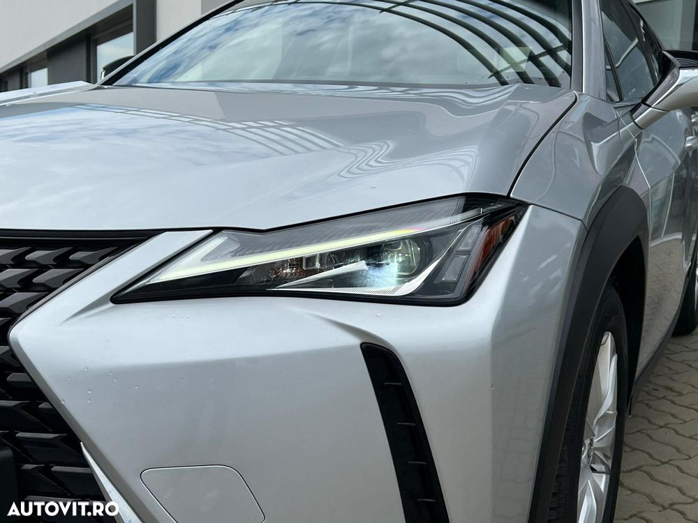 Lexus UX 250h Business Edition - 8