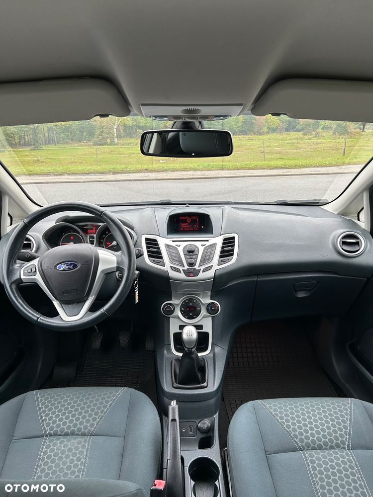 Ford Fiesta 1.4 TDCi Ambiente - 14