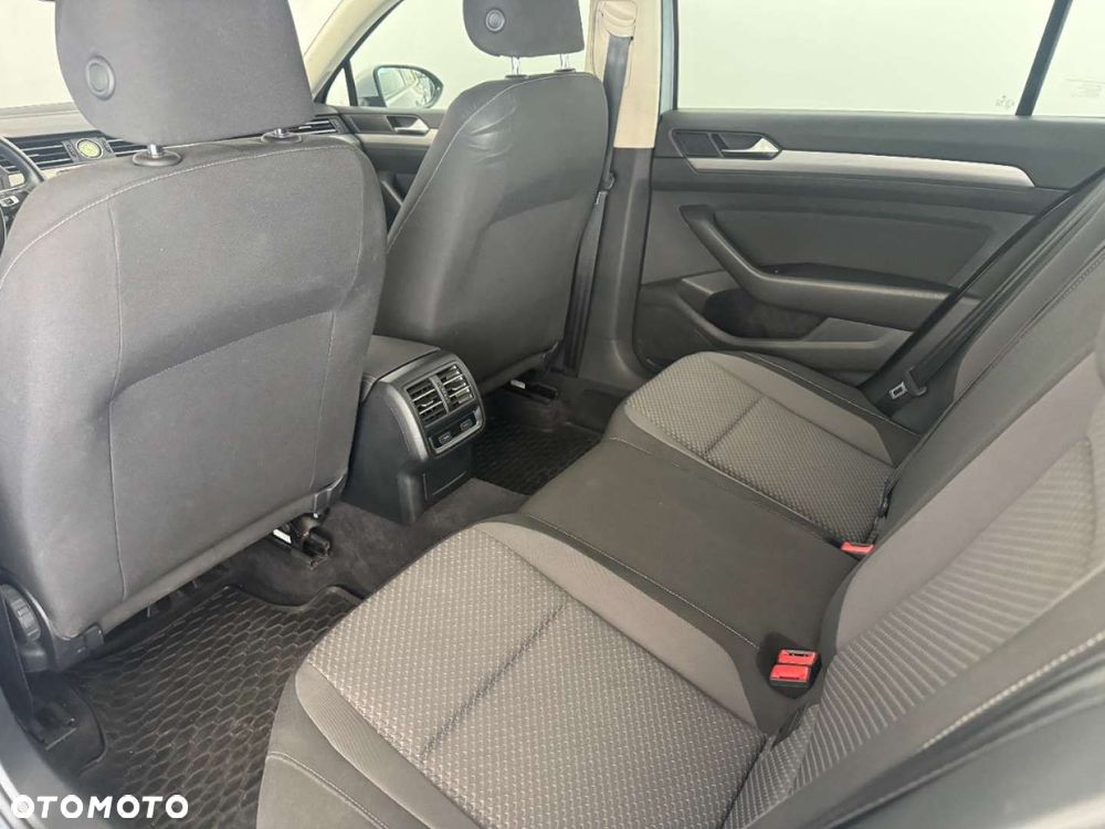 Volkswagen Passat 1.6 TDI BMT Comfortline - 23
