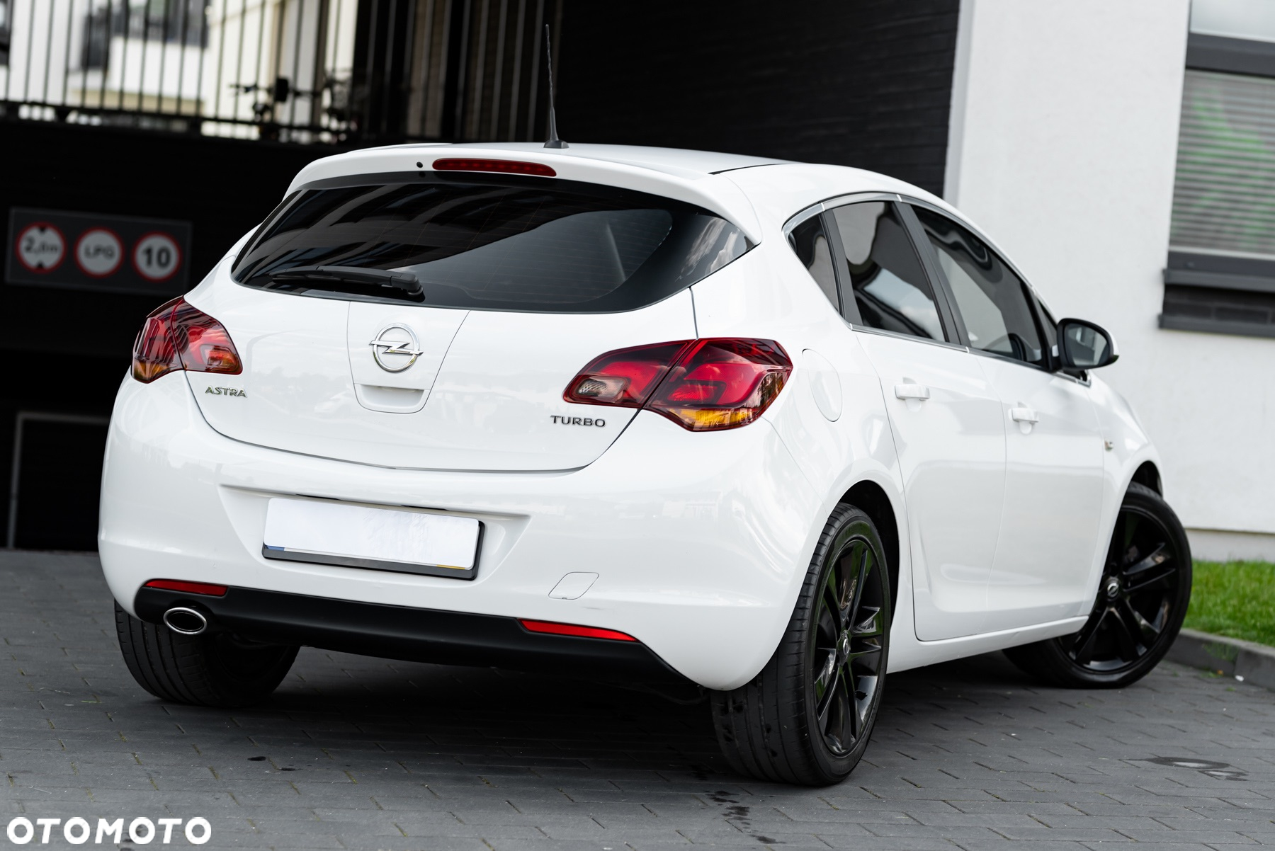 Opel Astra 1.6 Turbo Sport - 15