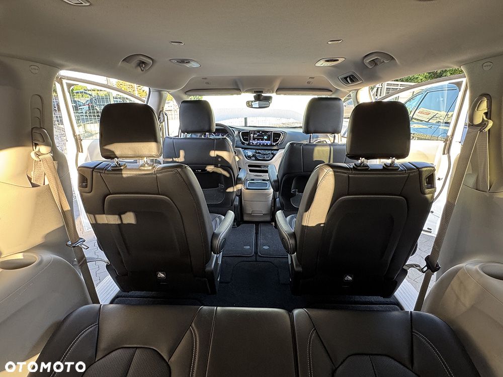 Chrysler Pacifica - 16