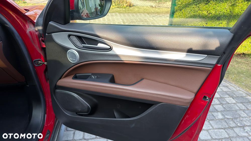 Alfa Romeo Stelvio 2.0 Turbo 16V AT8-Q4 Ti - 28
