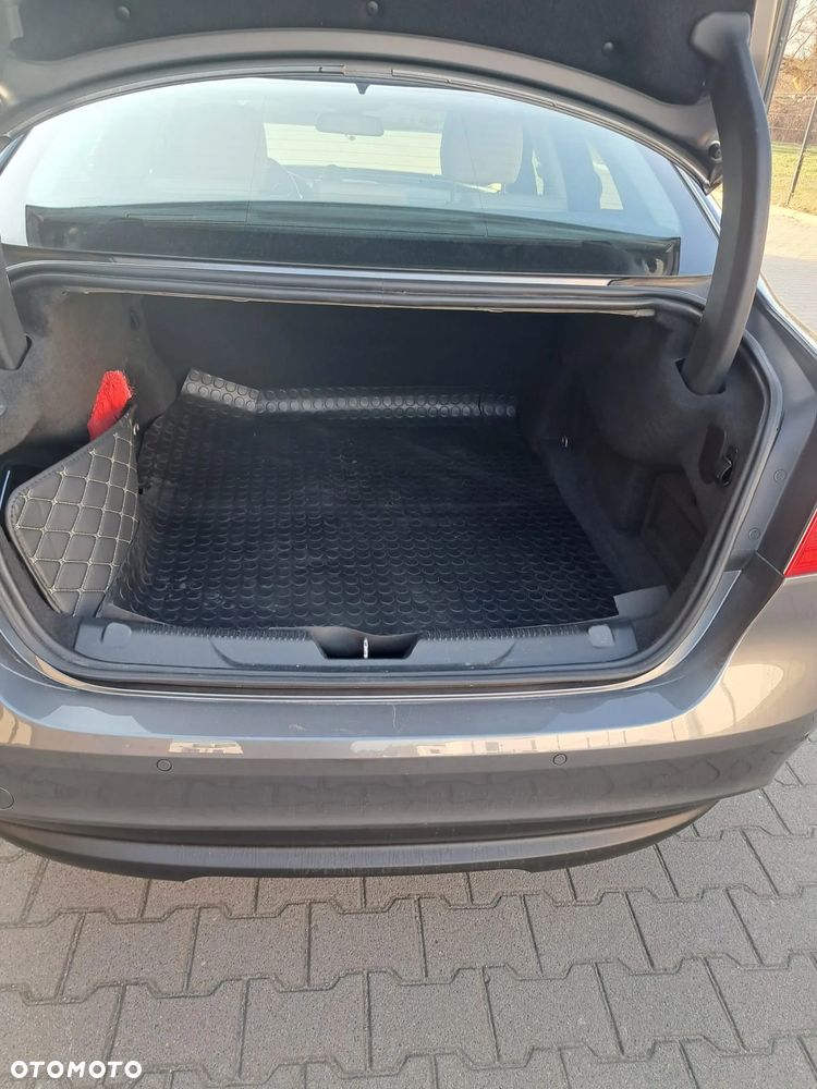 Jaguar XE 2.0 T Prestige - 20