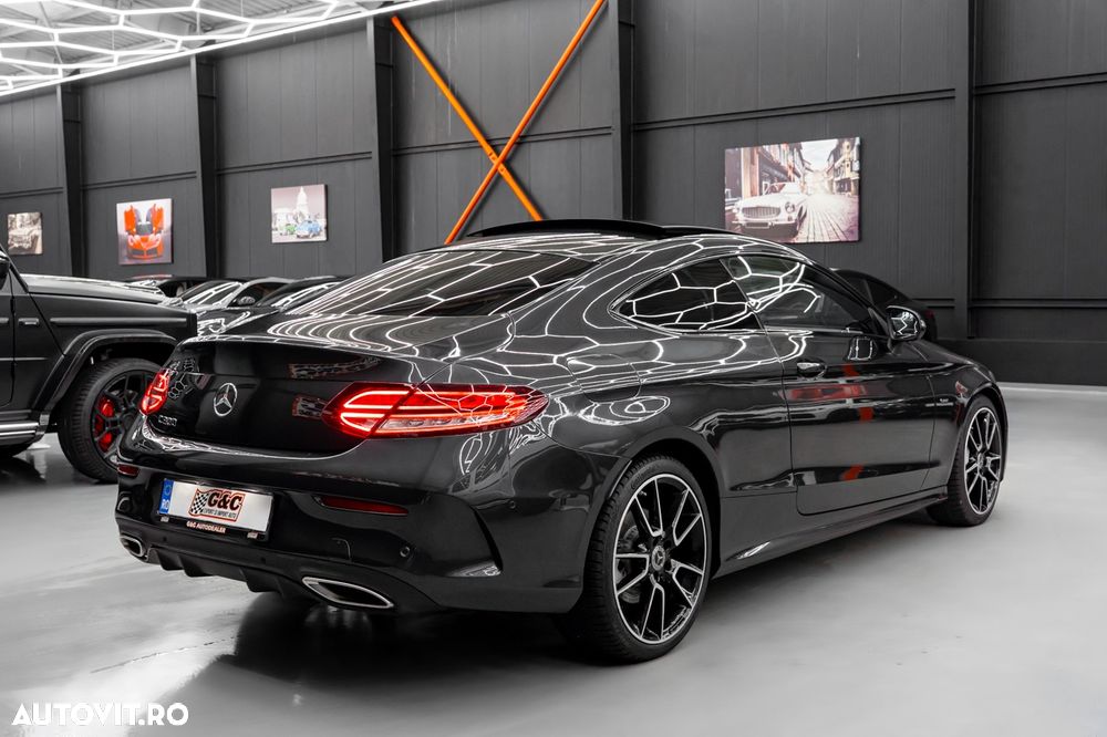 Mercedes-Benz C 300 4MATIC Aut. - 25