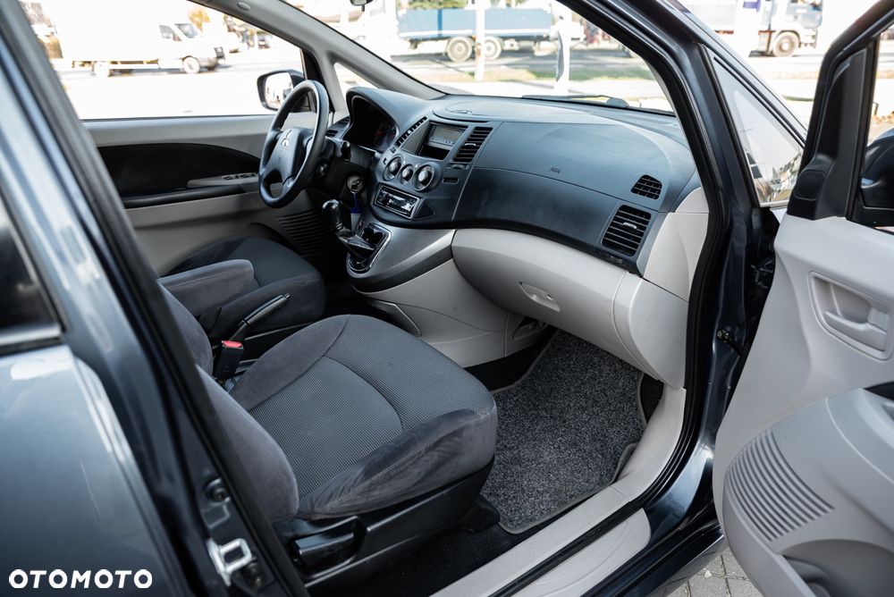 Mitsubishi Grandis 2.4 Invite - 22