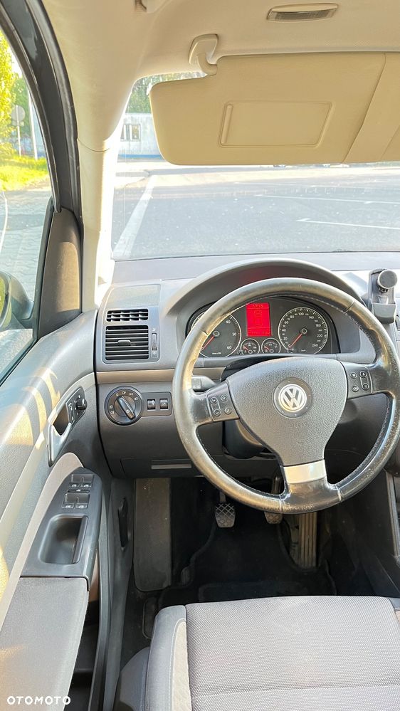 Volkswagen Touran 2.0 TDI DPF Cross - 14