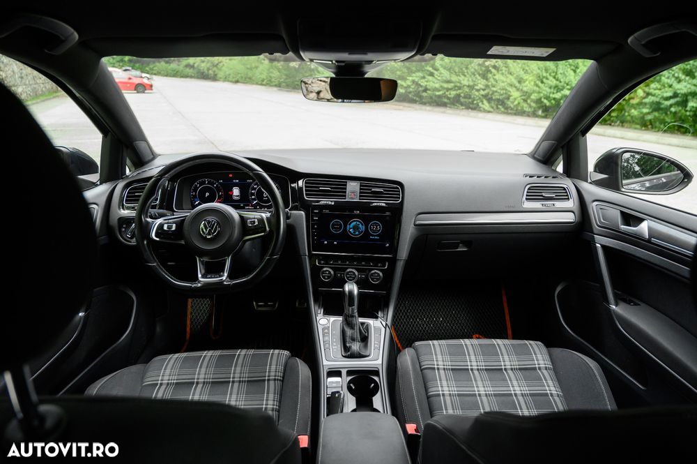 Volkswagen Golf - 11