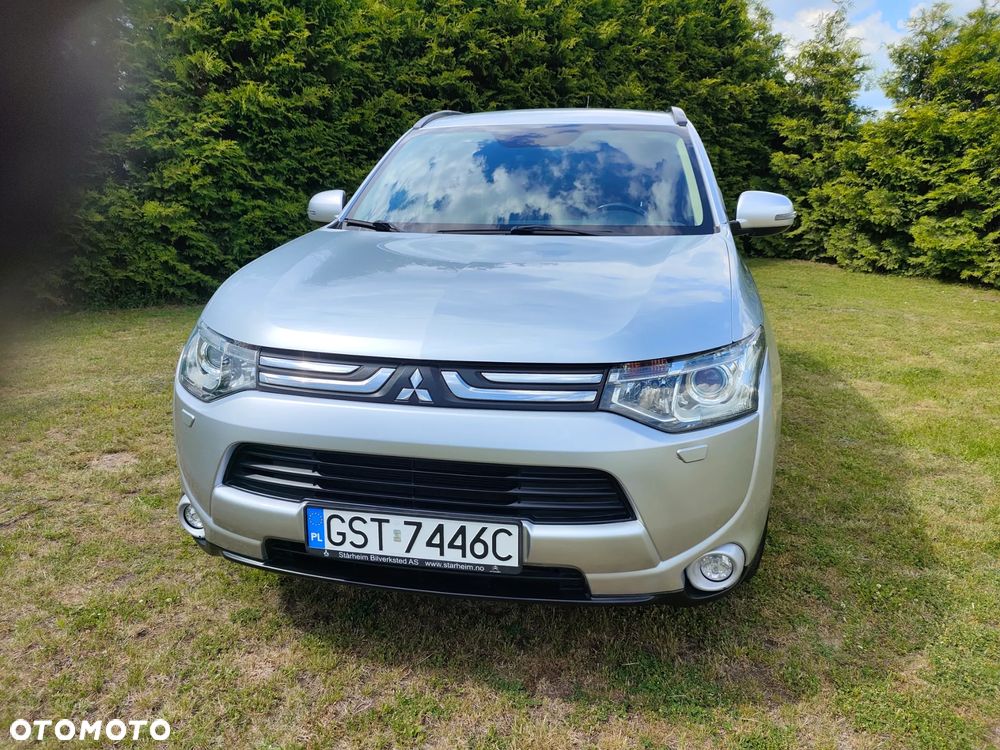 Mitsubishi Outlander - 2