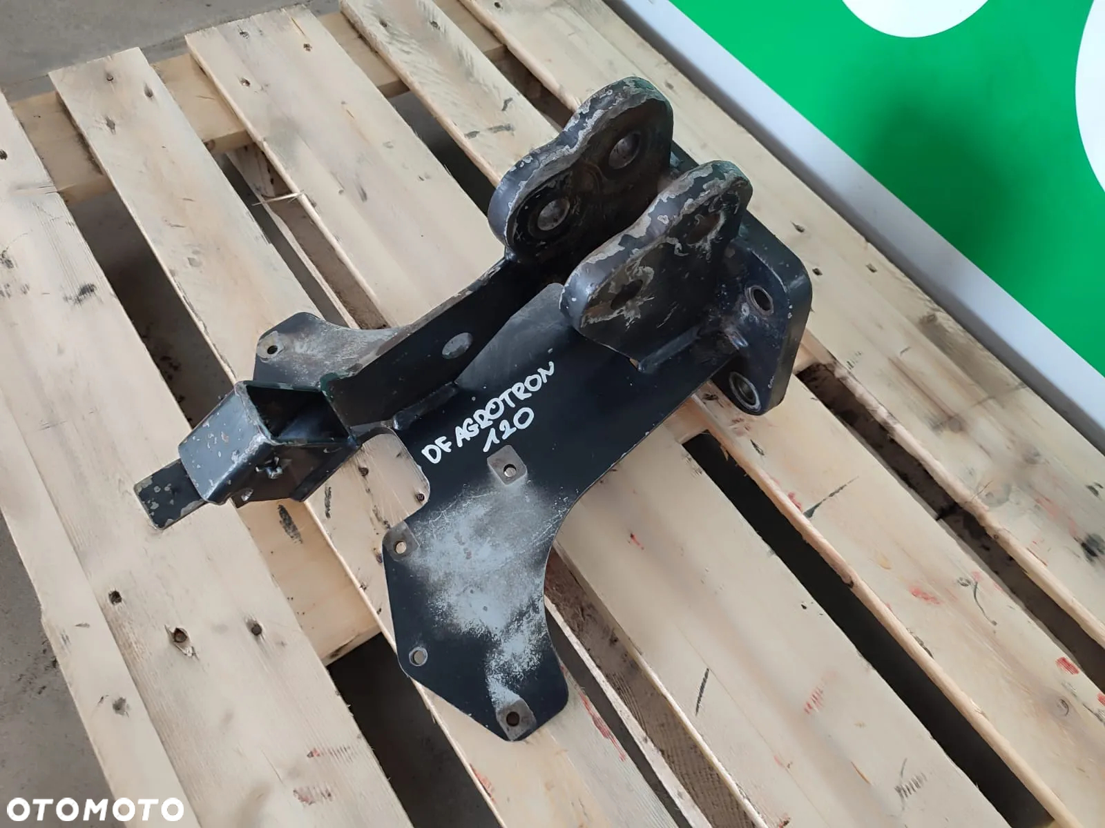 Zaczep śruby centralnej DEUTZ FAHR AGROTRON 120 - 6