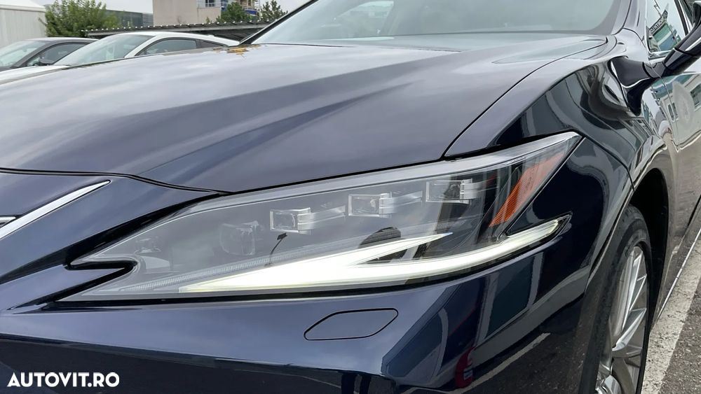 Lexus Seria ES 300h 2.5 TNGA HV 25H- 4X2 CVT Luxury - 27