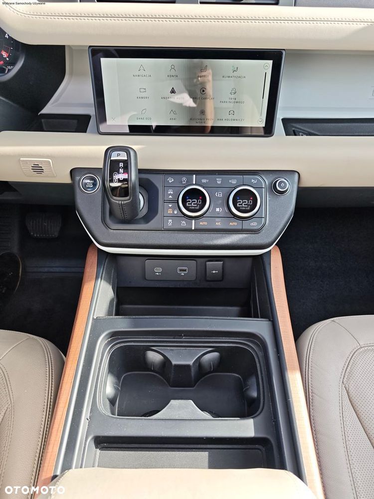 Land Rover Defender - 16