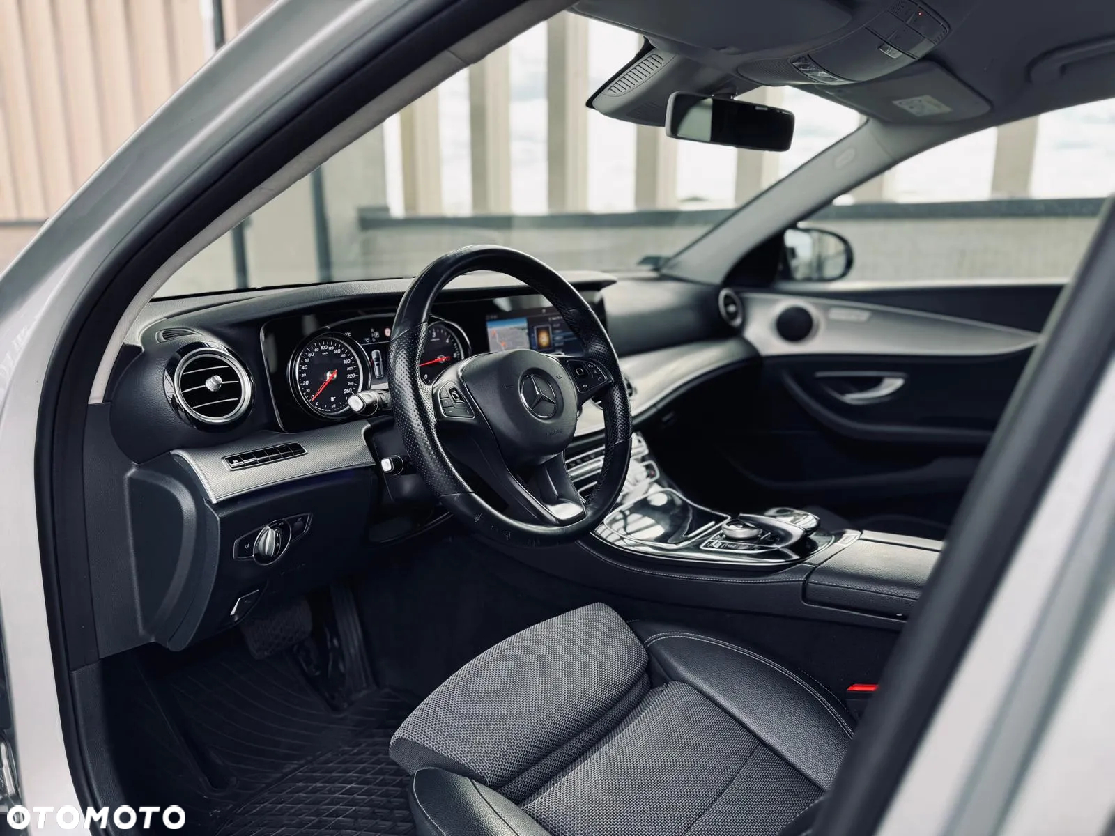 Mercedes-Benz Klasa E 220 d T 9G-TRONIC Avantgarde - 18