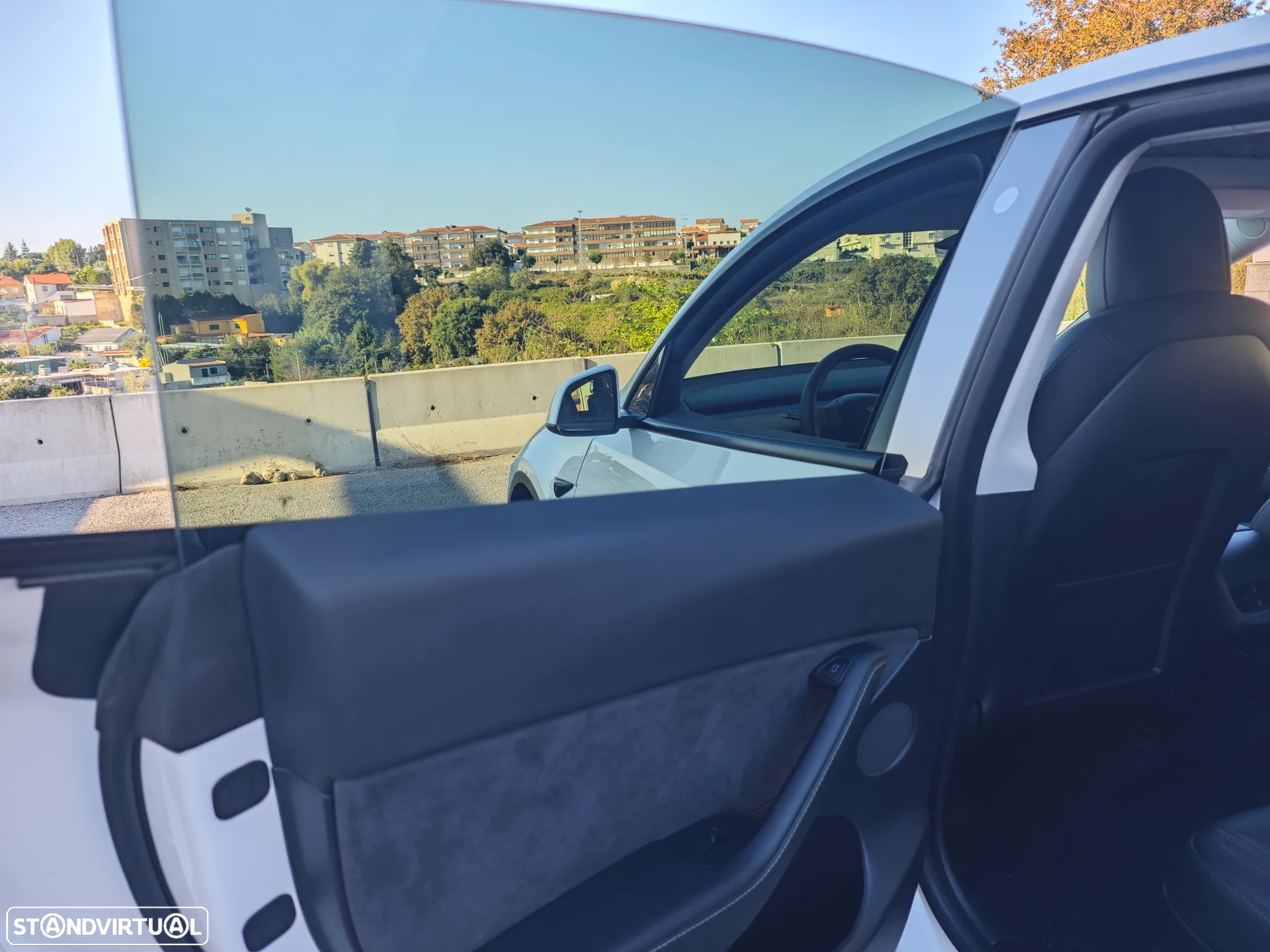 Tesla Model Y Long Range Dual Motor AWD - 18