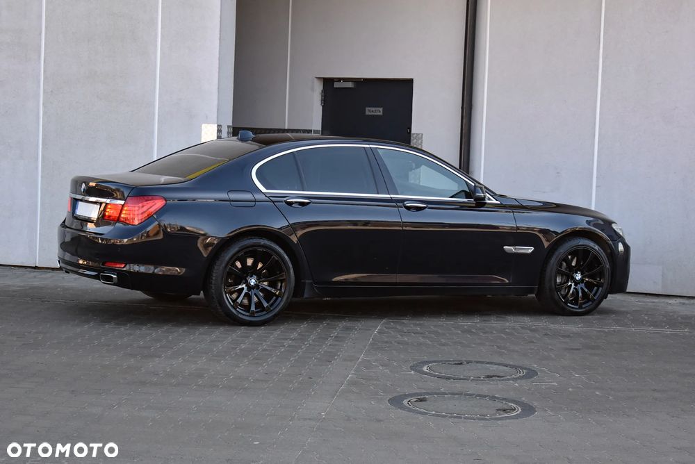 BMW Seria 7 740d Edition Exclusive - 26
