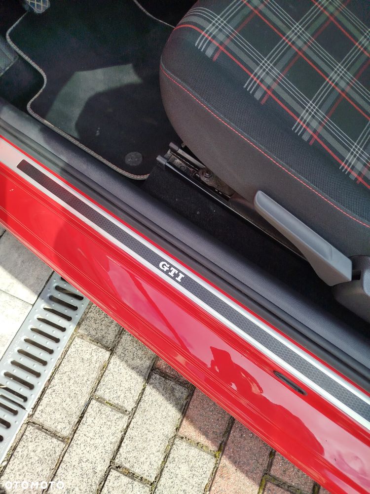 Volkswagen up! GTI - 13