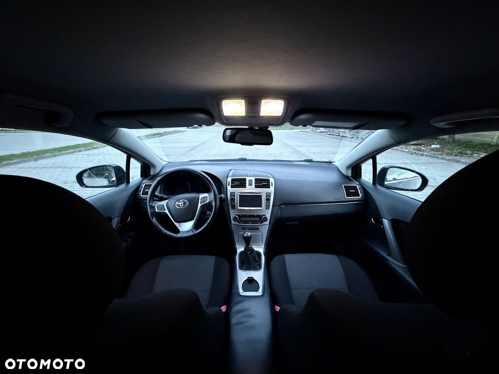 Toyota Avensis - 17