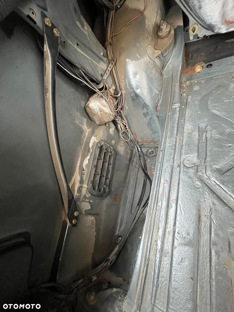 Mercedes-Benz W124 (1984-1993) - 24