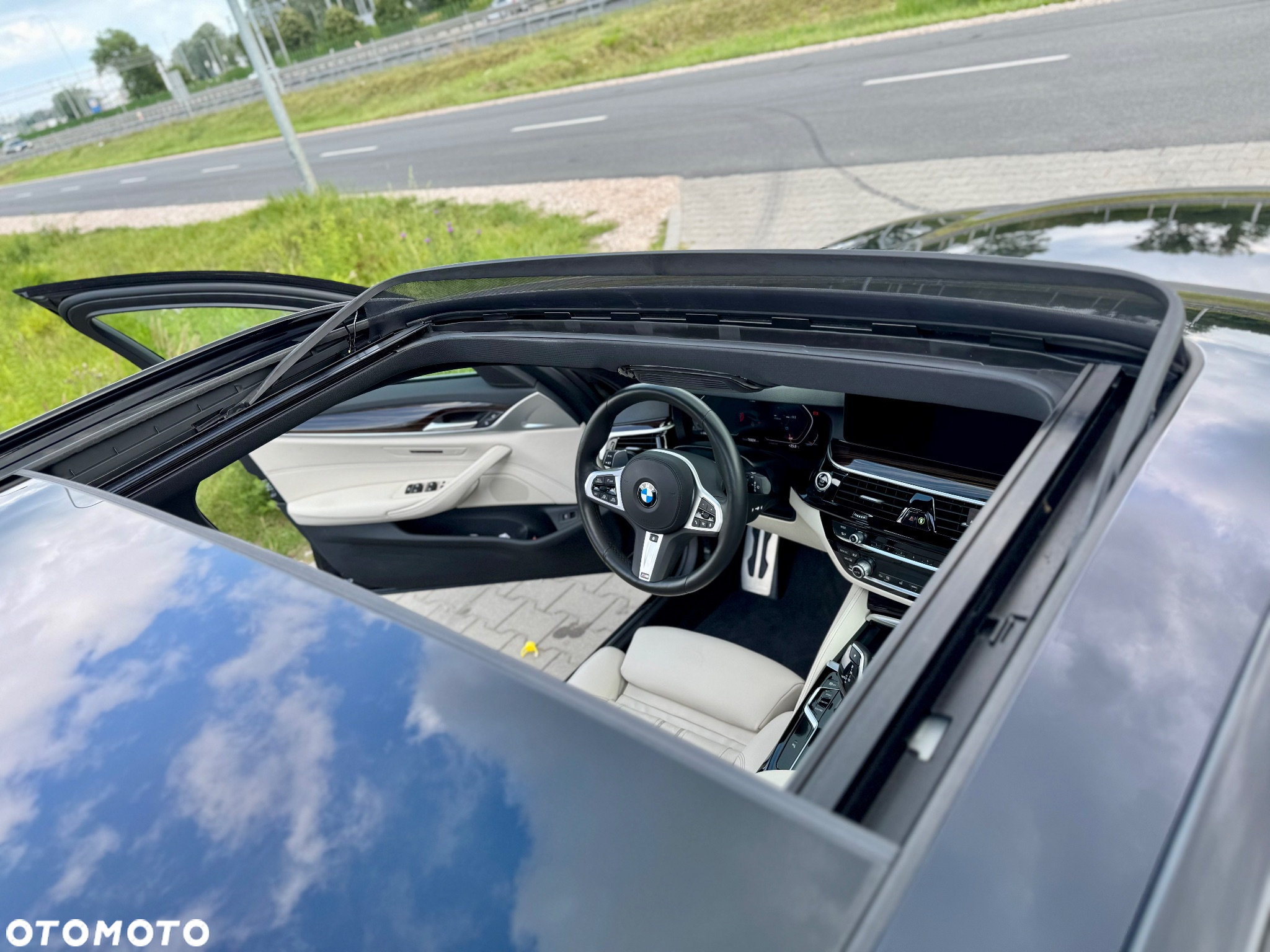 BMW Seria 5 520d xDrive Touring M Sport Edition - 12