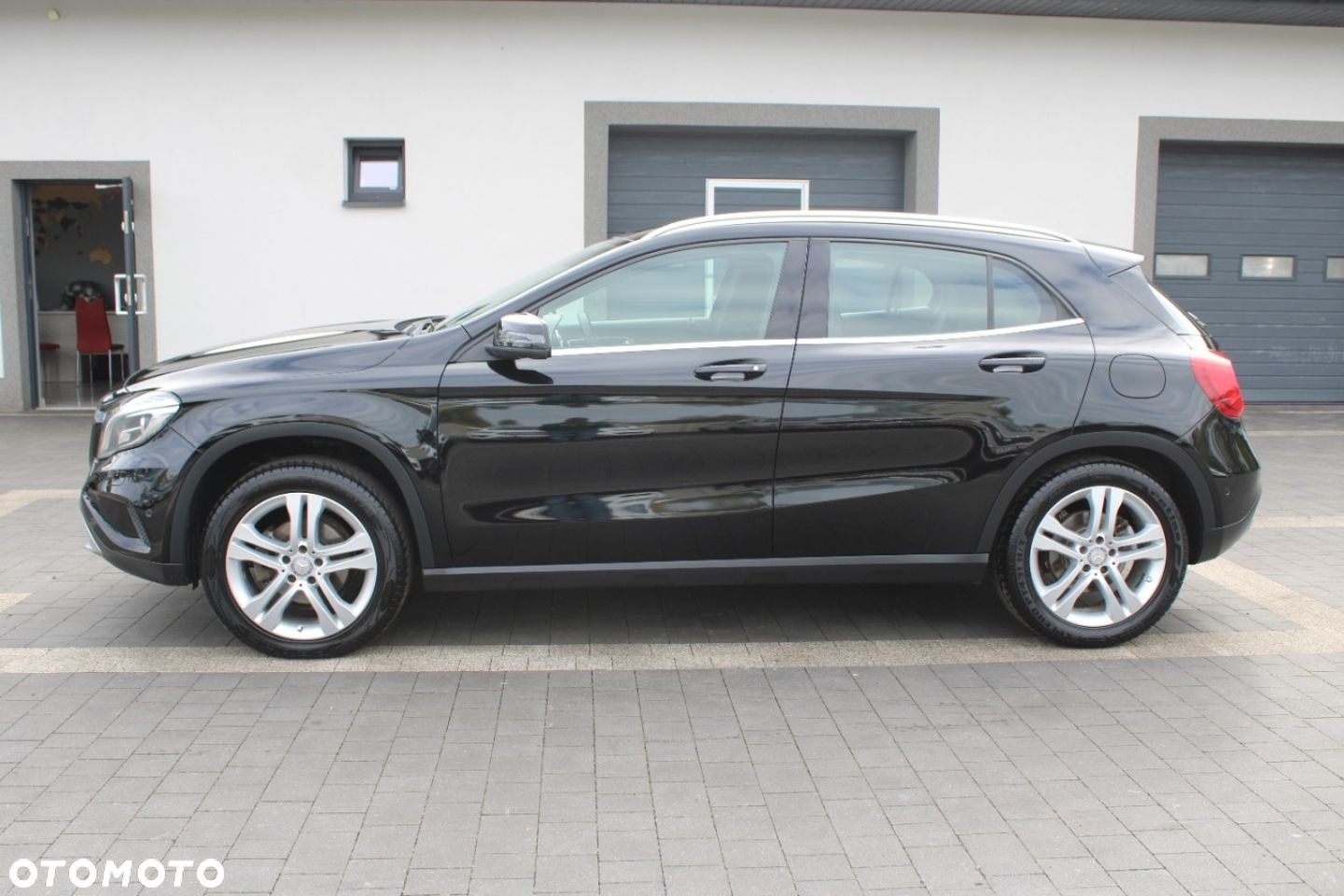 Mercedes-Benz GLA - 4