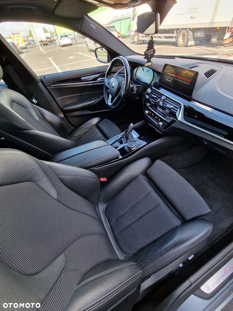 BMW Seria 5 525d Sport Line - 24