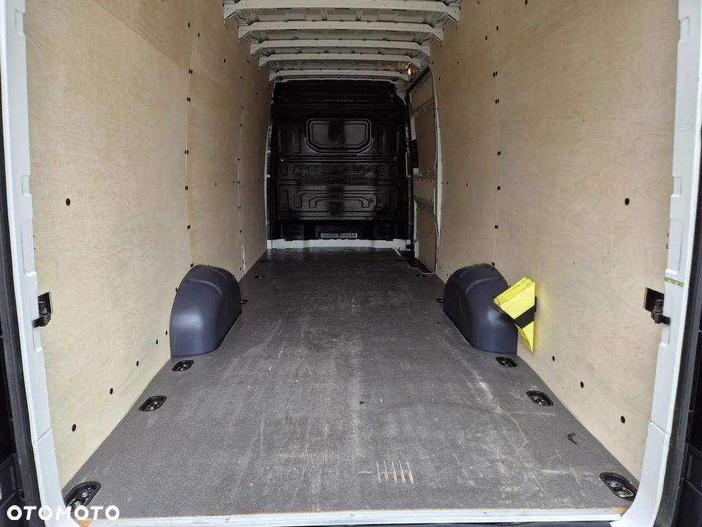 Volkswagen Crafter - 14