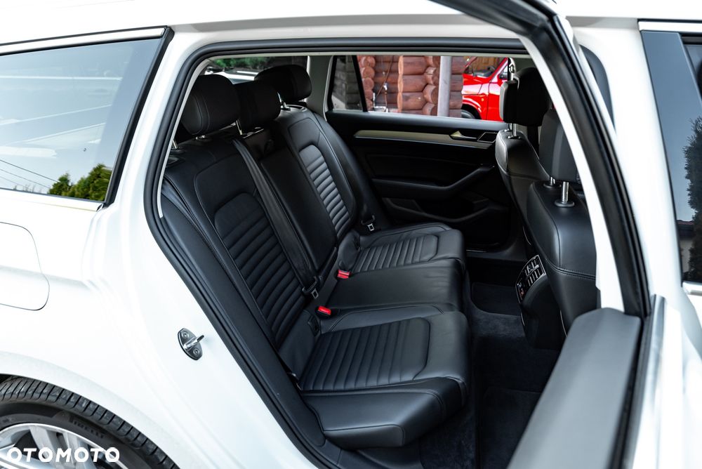 Volkswagen Passat Variant 2.0 TDI SCR 4Motion DSG Highline - 25