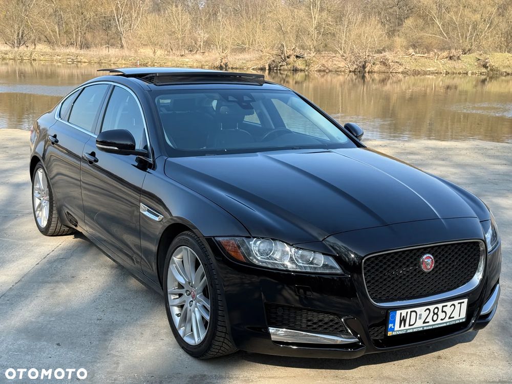 Jaguar XF 35t Portfolio - 16