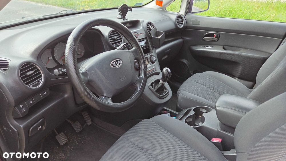 Kia Carens - 8