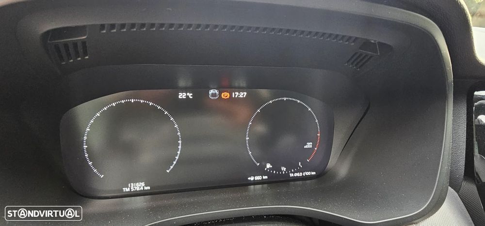 Volvo XC 60 2.0 D4 R-Design Geartronic - 9