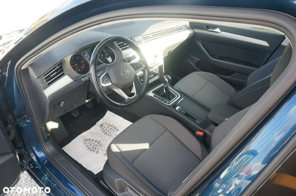 Volkswagen Passat - 20