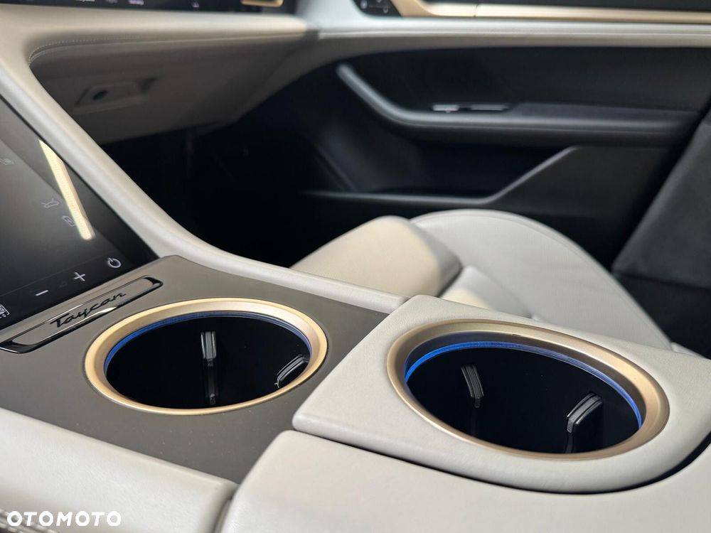 Porsche Taycan 105kWh Performance Plus - 25
