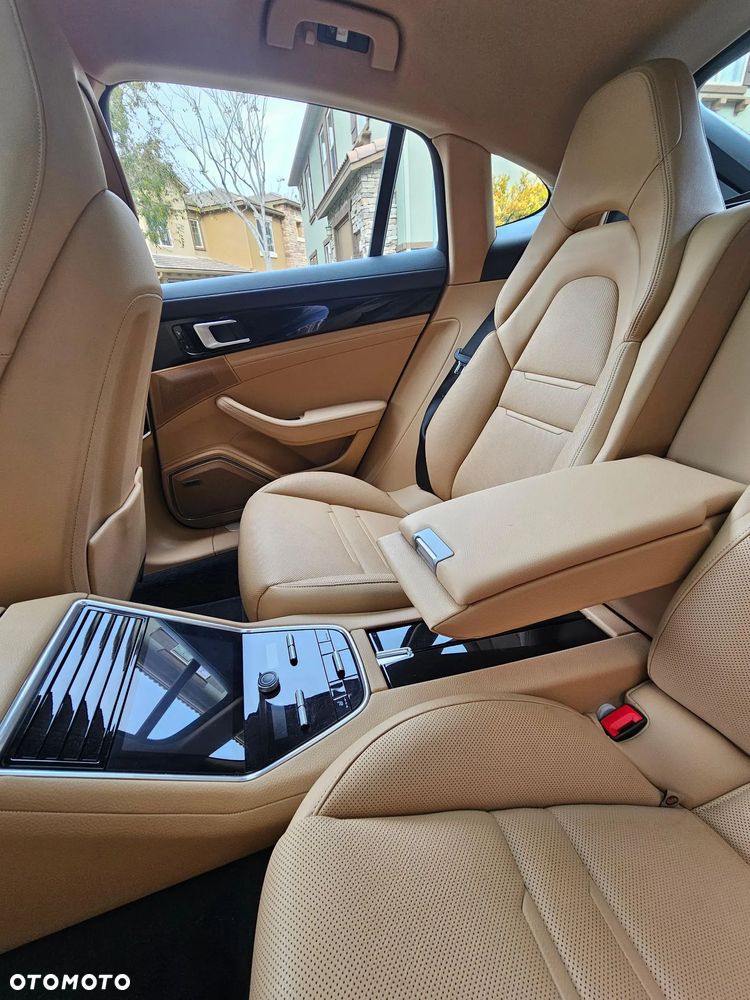 Porsche Panamera 4S - 19