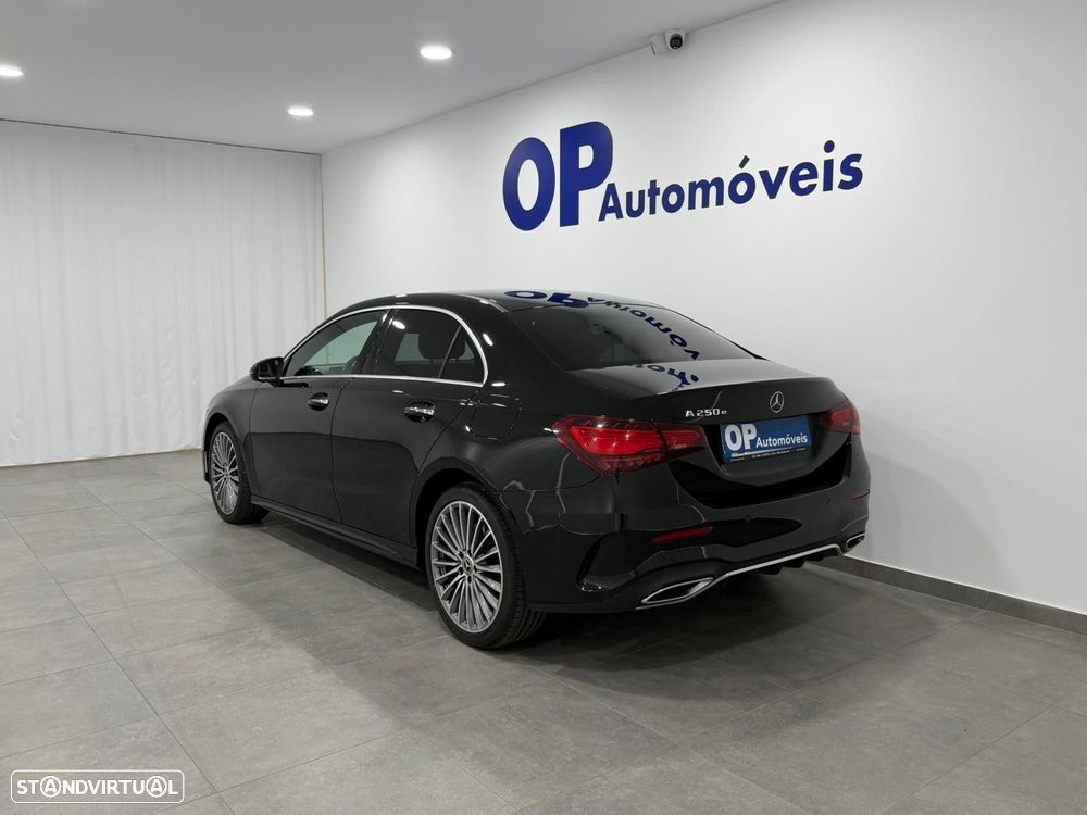 Mercedes-Benz A 250 Limousine e AMG Line - 4