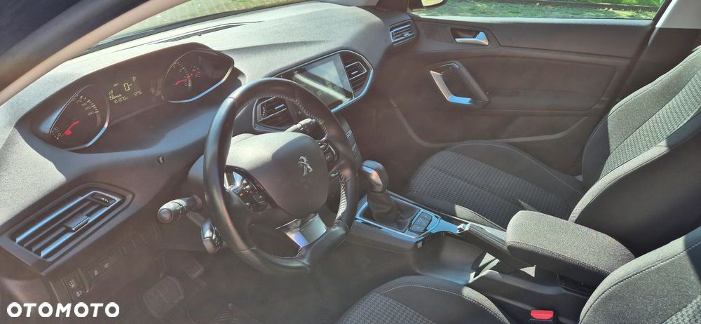 Peugeot 308 1.2 PureTech GPF Active Pack Business S&S EAT8 - 16