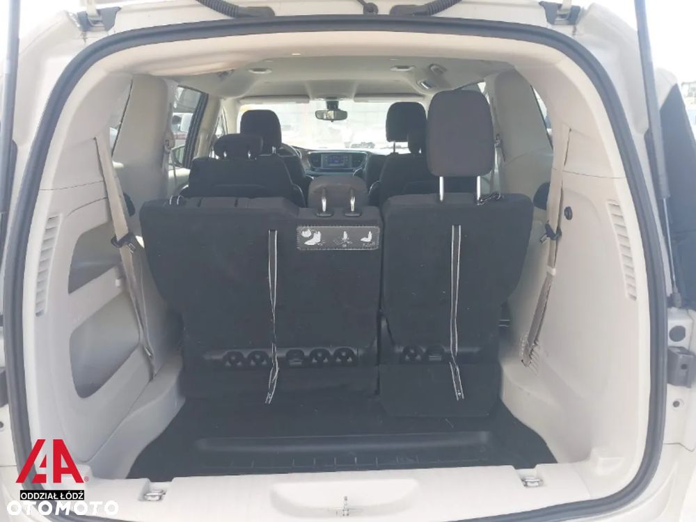 Chrysler Pacifica - 11