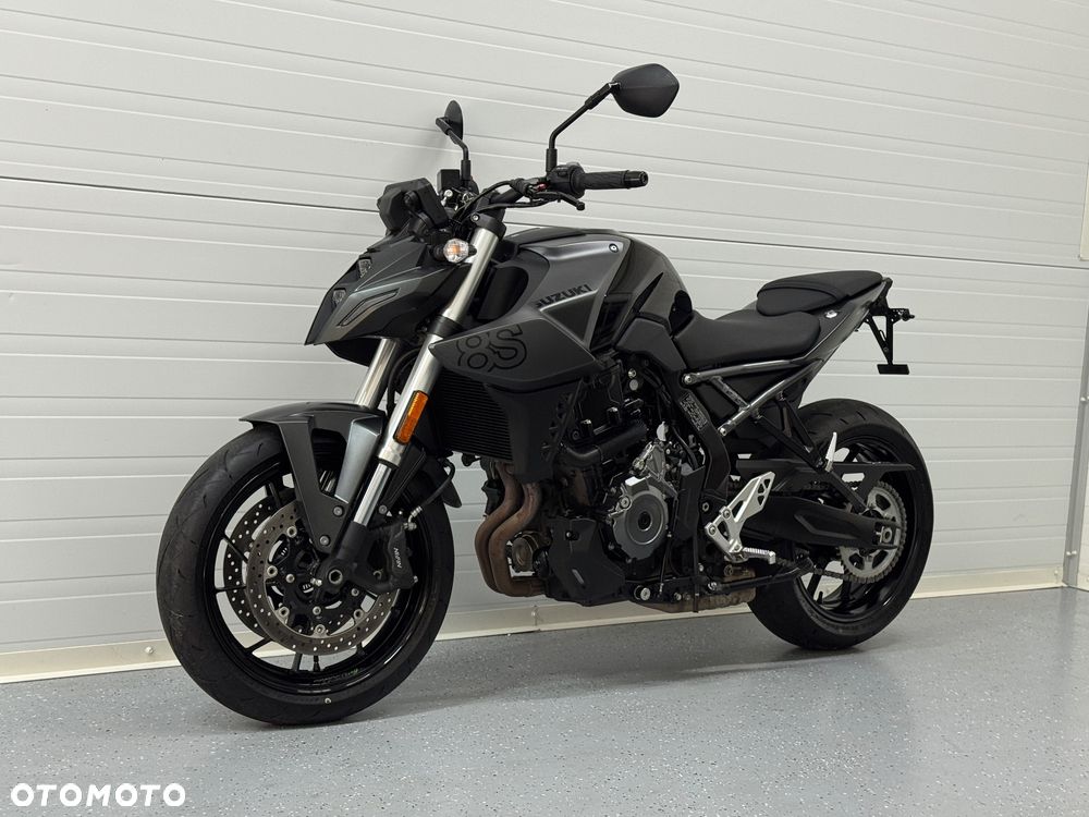 Suzuki GSX - 14