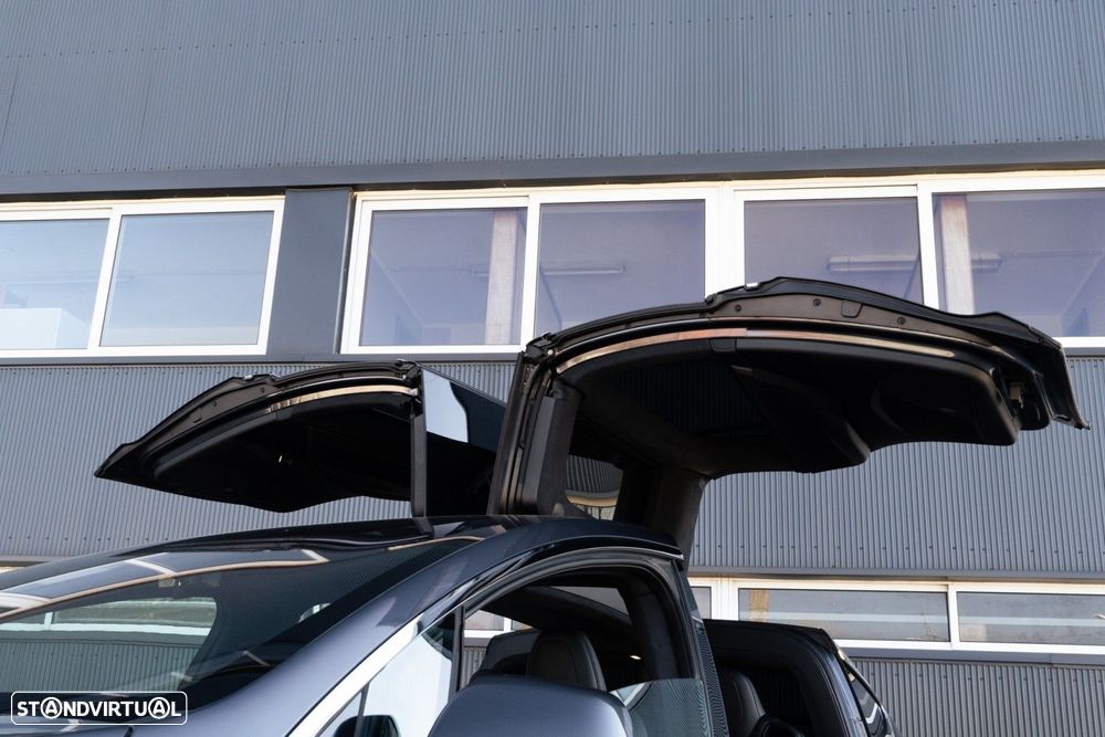 Tesla Model X - 24
