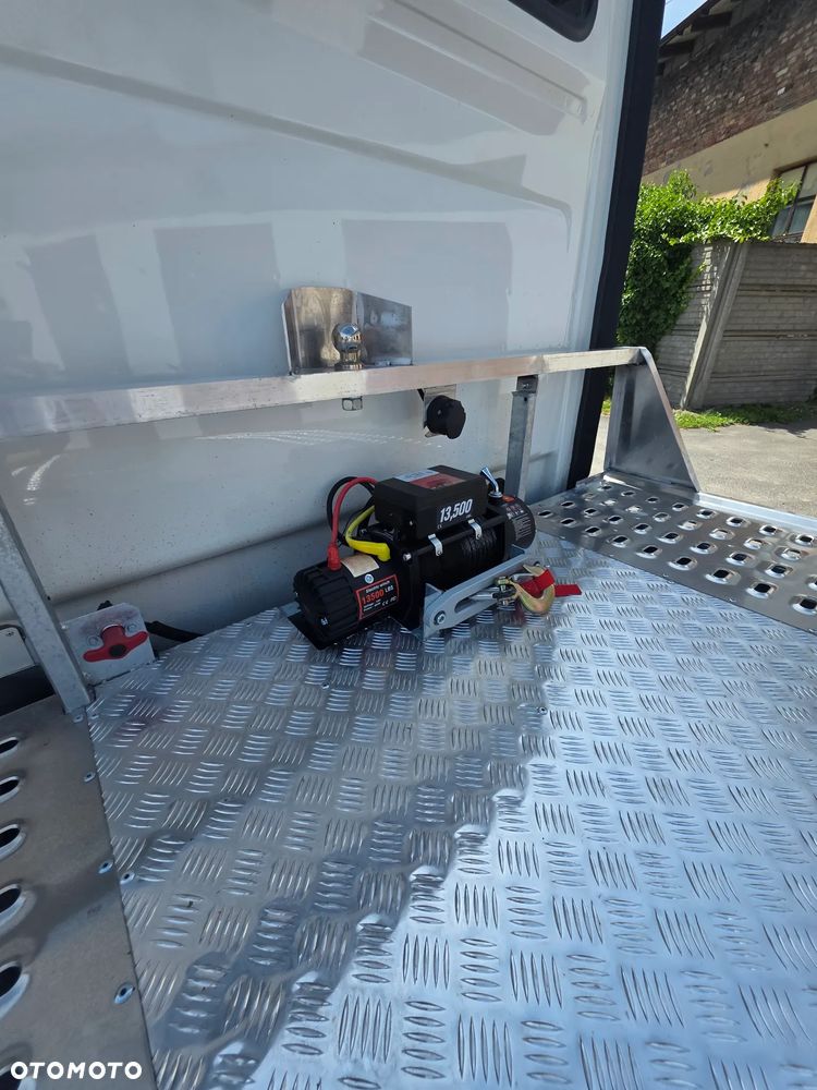 Mercedes-Benz Sprinter - 15