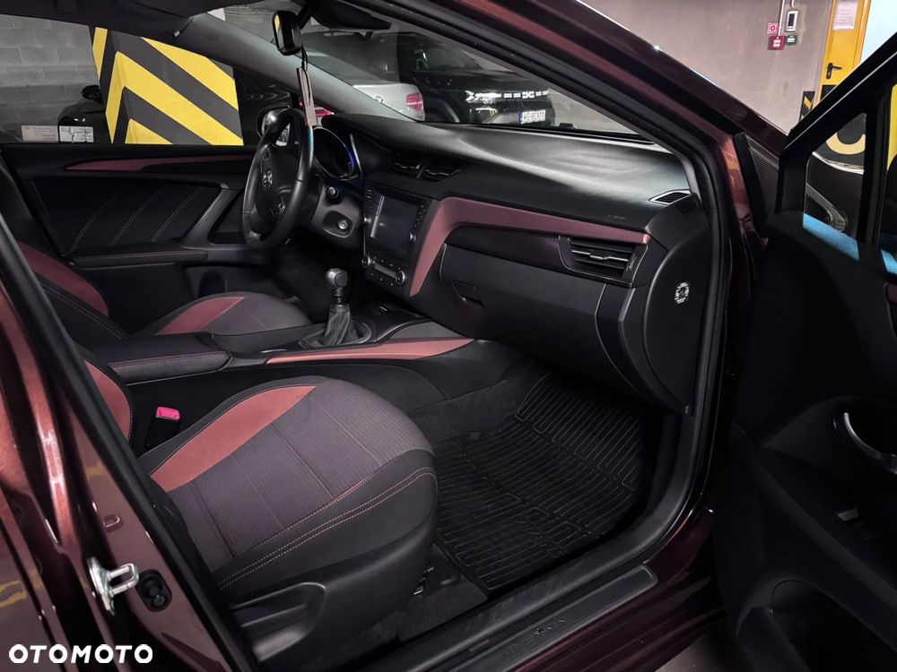 Toyota Avensis 1.8 Premium - 11