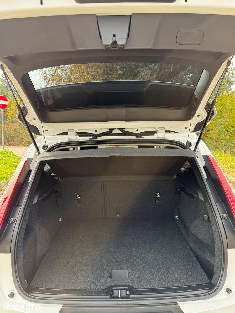 Volvo XC 40 T3 Momentum - 21