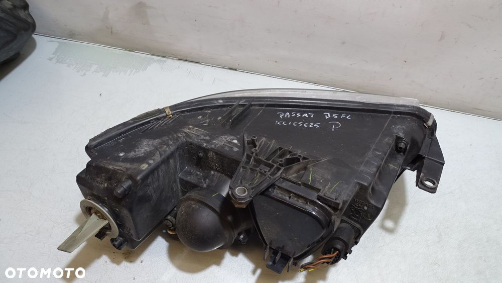 LAMPA PRAWA PRZEDNIA VOLKSWAGEN PASSAT B5 1.9TDI LIFT - 4