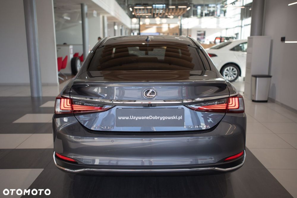 Lexus ES - 6