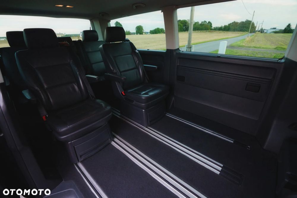 Volkswagen Multivan - 13