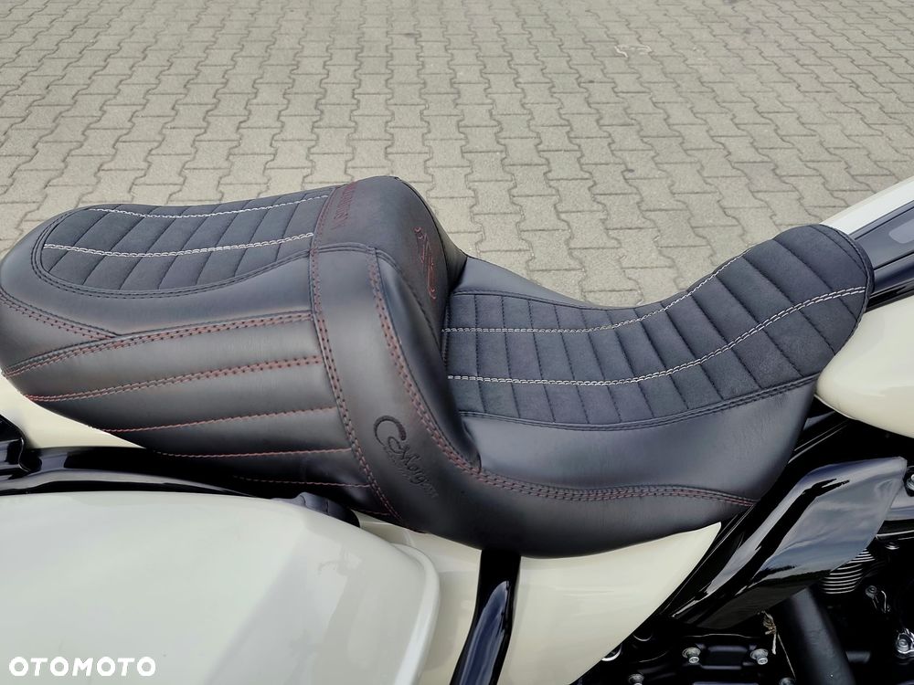 Harley-Davidson Touring Road Glide - 23