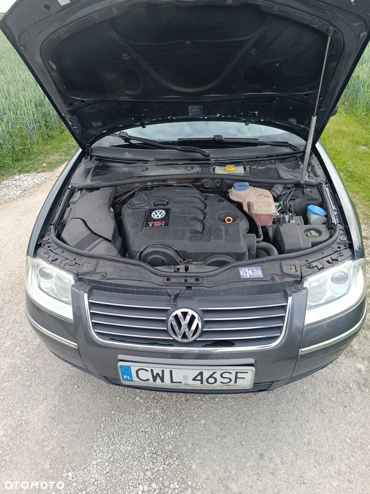 Volkswagen Passat 1.9 TDI Highline - 14