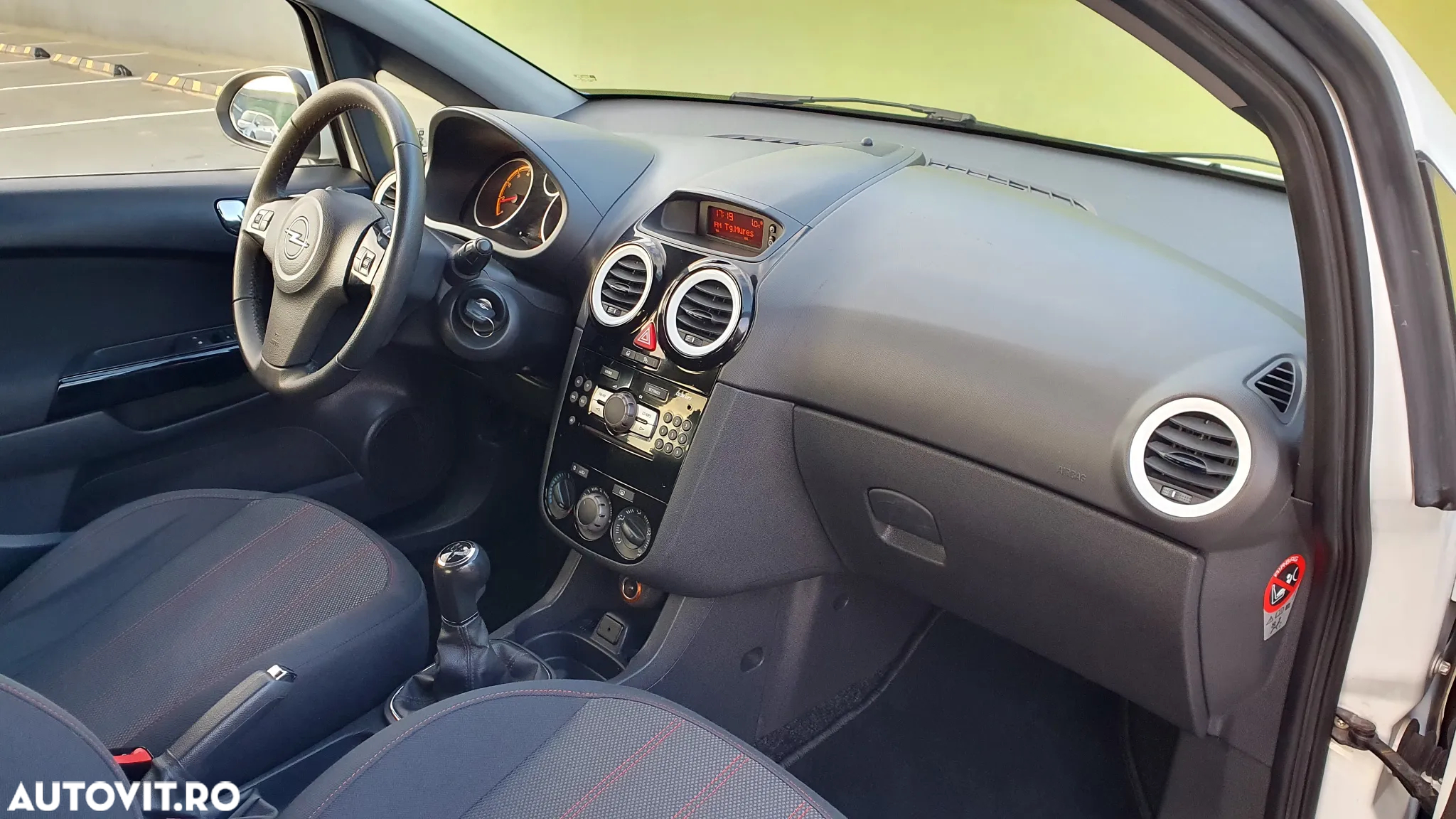 Opel Corsa 1.2 Essentia - 19