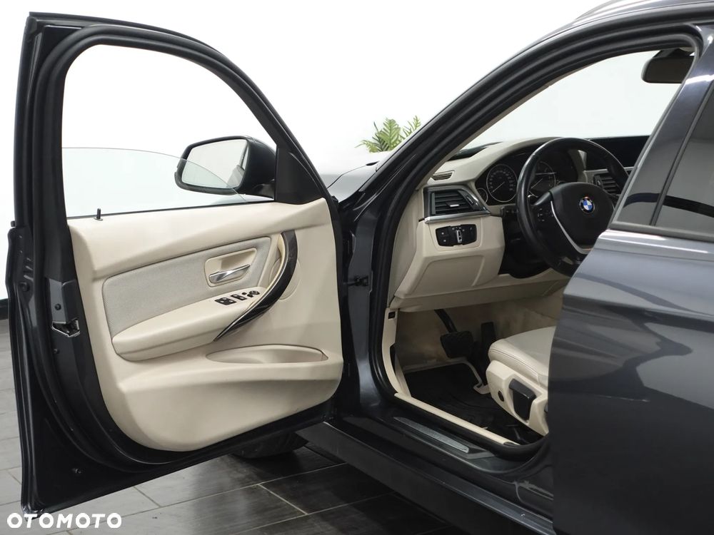 BMW Seria 3 320d xDrive Modern Line - 15