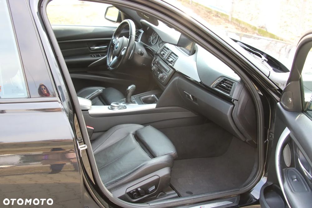 BMW Seria 3 335xi - 35